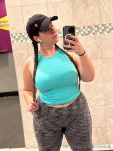 Feeling like lara croft in this new shirt i got for the gym