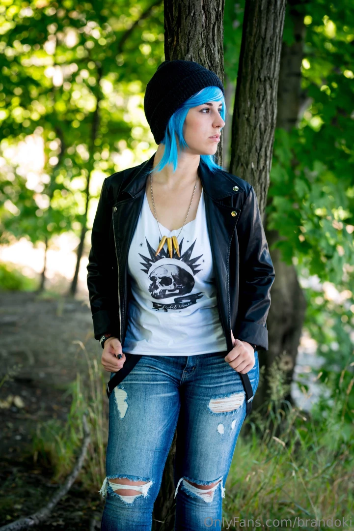 Should i bring back out my chloe cosplay and redo this shoot maybe part 2 