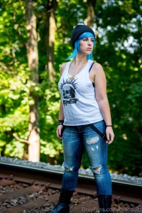 Should i bring back out my chloe cosplay and redo this shoot maybe part 1