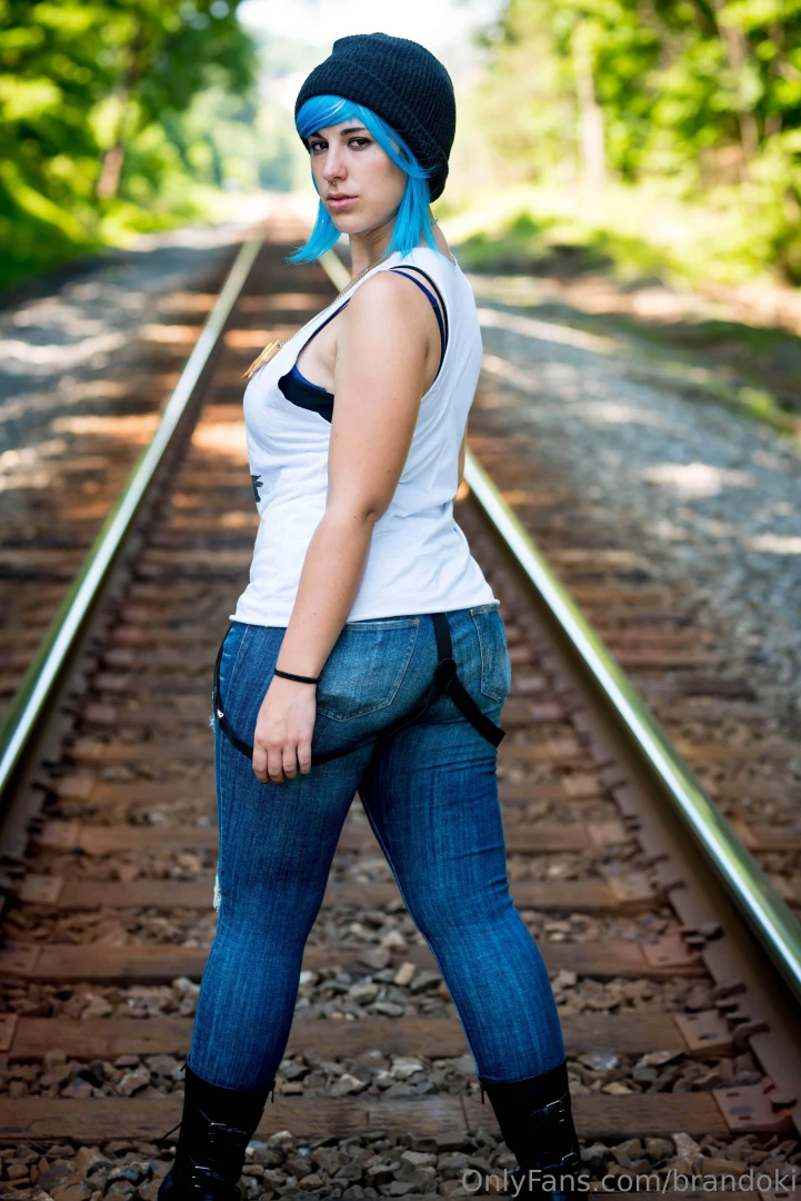 Should i bring back out my chloe cosplay and redo this shoot maybe 