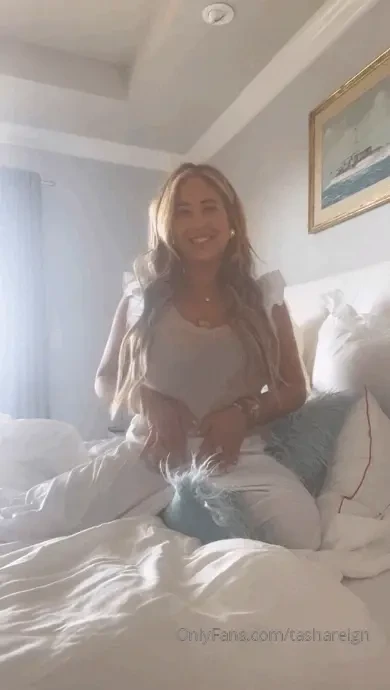 Want some pillow fun for breakfast babe 