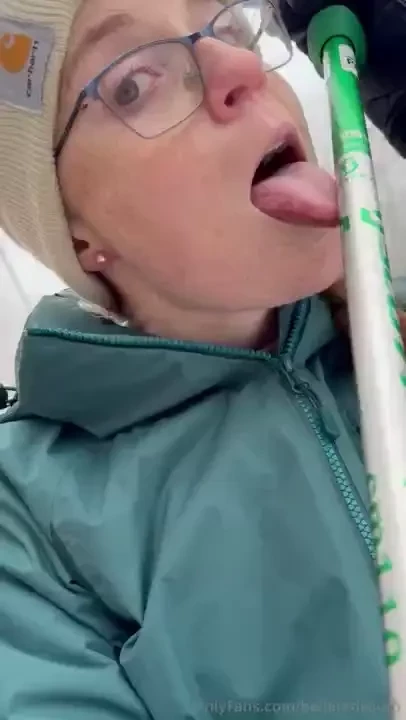 I wanna lick your pole 