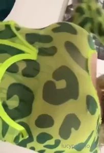 Show privato masturbazione in camera da sola mi spoglio tutta nuda e