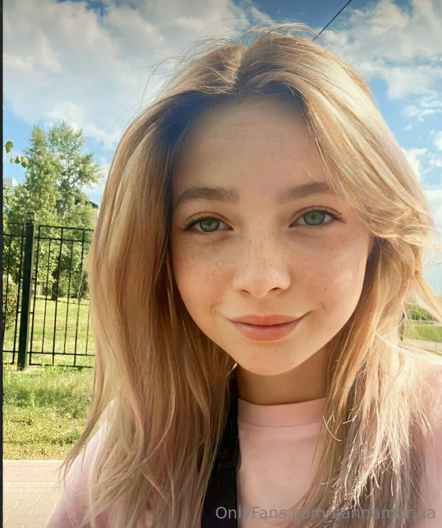 Big ass slut sunnybanny1 wants you to slap it this naughty loves to part 302 