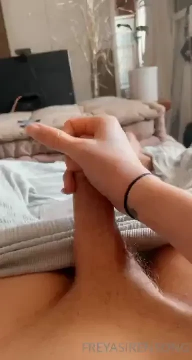 Mmmm feels really good i won t even lie i d suck my cock if i was you 