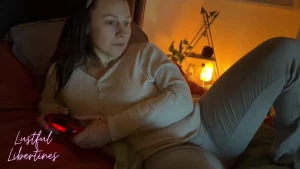 Stop to pee i m in the middle of a game gaming piss wetting leggings