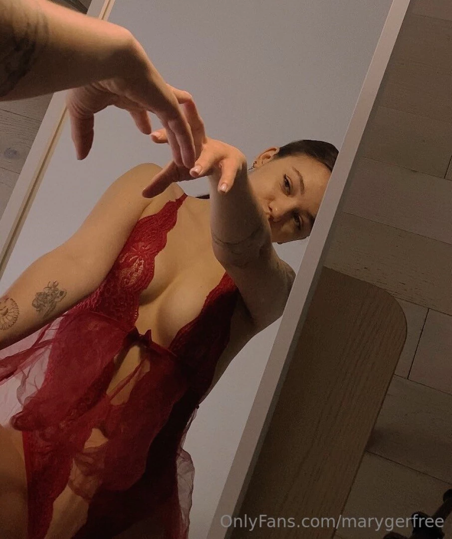 Write 3 of your associations with the word red 