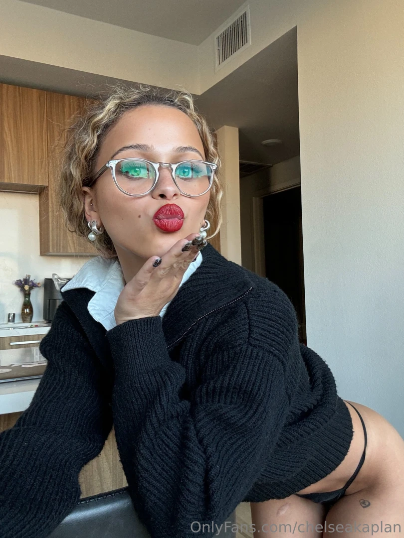 Got my favorite lipstick on 