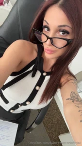 Sai bene che non sono il tipo di segretaria che prende solo appunti