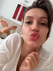 The work week has just started so here s a little virtual kiss for you