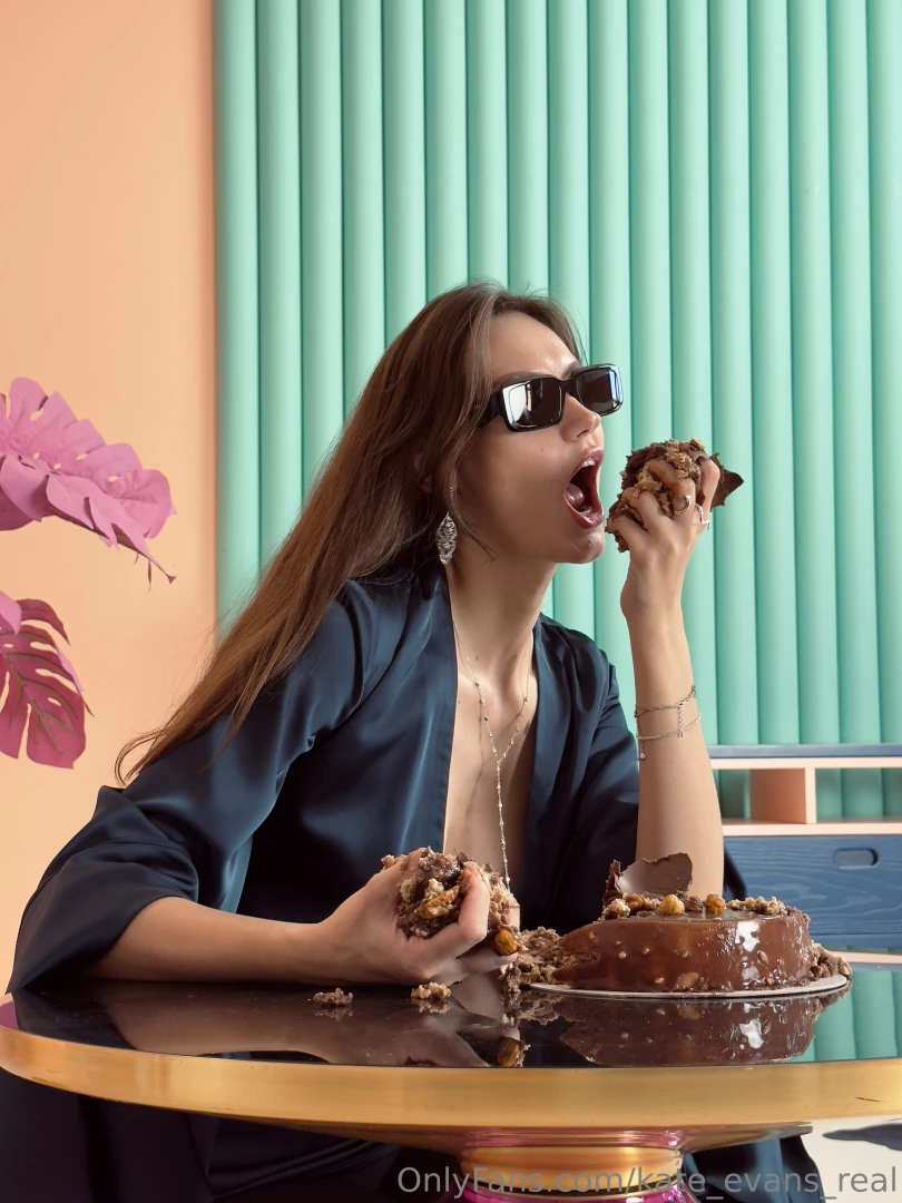 Took some cute behind-the-scenes pics from today s shoot for my part 2 