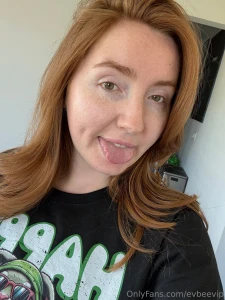 Live streaming on eevee_bee thursday at 2pm pst