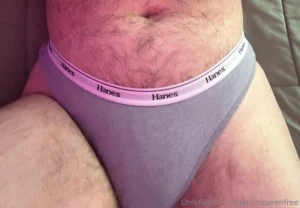 New pics and vids coming out on gobl1nqueen