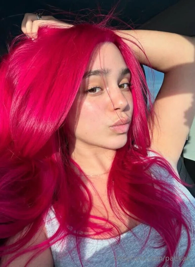 I m soooo booored slide in my dms for a surprise 