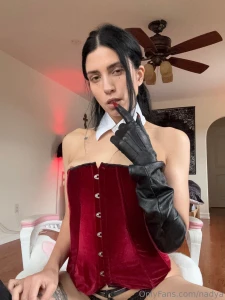 Any idea why only one hand is wearing that glove