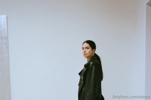 What do you notice first when you look at me part 2