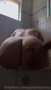 Subscribe to curvymusclemommy if you love hard spanking and my fat ass