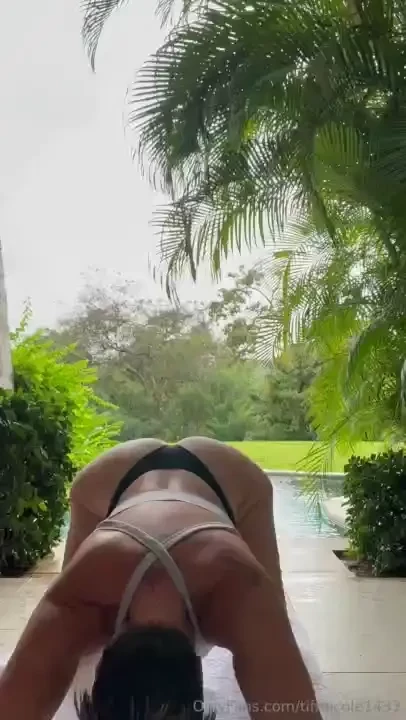 You know you want to see it from behind 