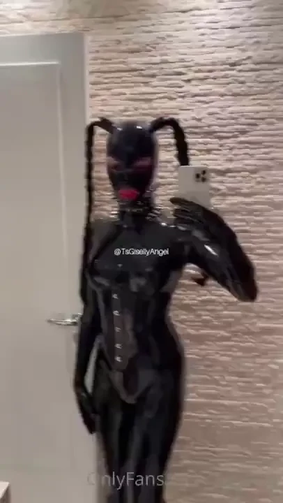 Hi my angels do you like latex i took some pics like latexgirl i hope 