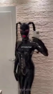 Hi my angels do you like latex i took some pics like latexgirl i hope