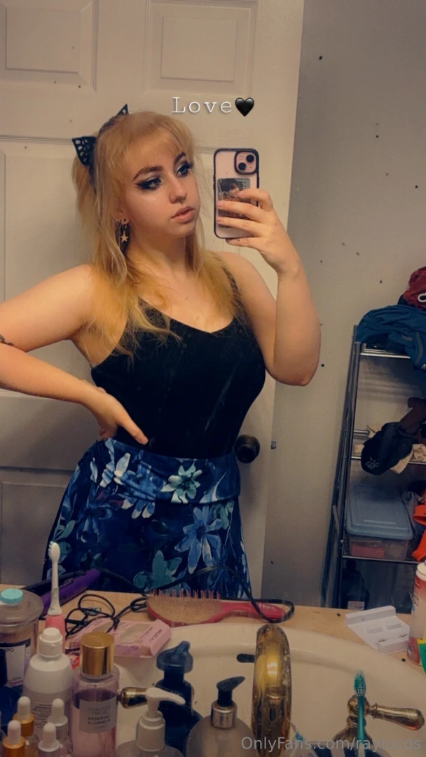 Good morning i thought i looked pretty before work and wanted to show 