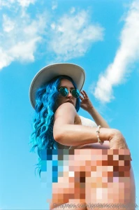 Omfgggg this shoot is so hot i shot with this super tiny white bikini