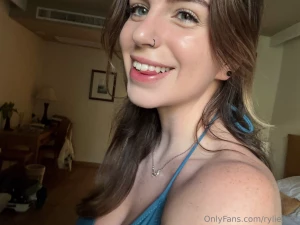 Just some cute pics of me i booked a hotel for next saturday and