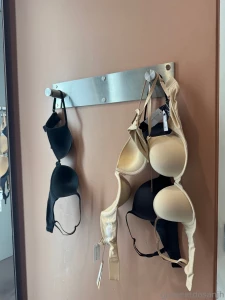 Goodmorning happy friday babe i went bra shopping at skims i need your