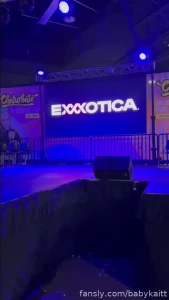 518499110051917824 - I had to give you a little exxxotica recap with my favorite duo part 1 