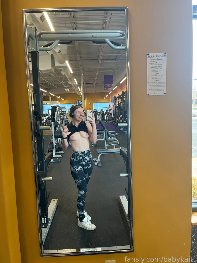 Teasing the gym boys with my boobs 