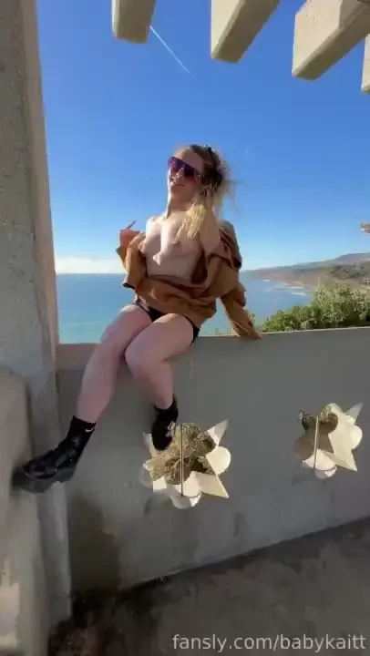 Taking a stroll in la in the winter time hits different 