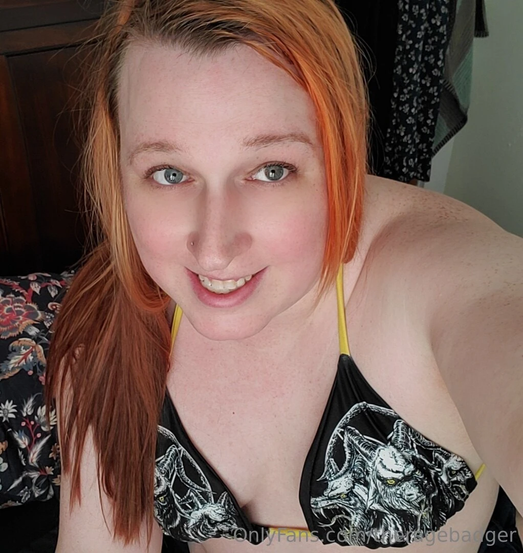 It s bikini season time to hit up the beach just a cute selfie for y 