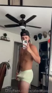 Shoot me a dm with a tip to see the tip fully nude