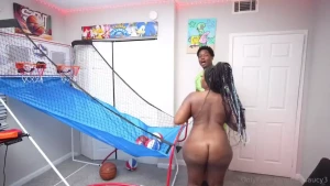 Strip basketball w a bhaddie