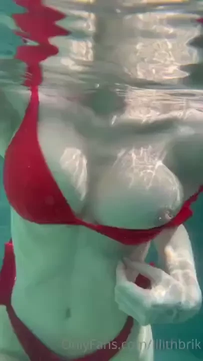 Swimming in a public pool ahah part 1 