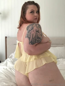 Brand new naughty solo play video featuring me in and out of this