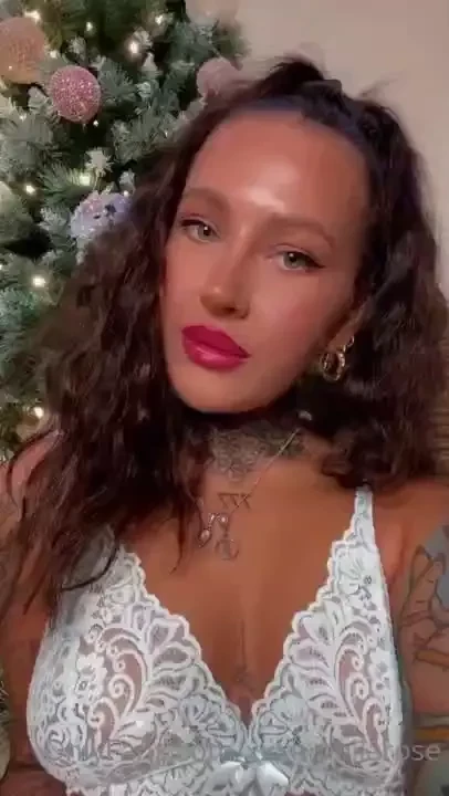 Kiss me under the mistletoe part 33 