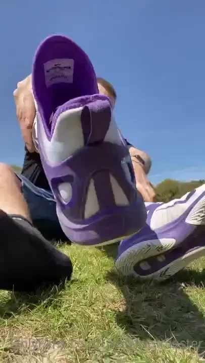 Sun out have some feet and spit 