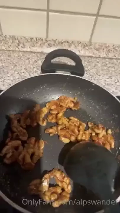 For the caramelized walnuts fans 