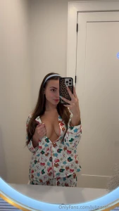Merry christmas eve babes i have an early gift coming to your dms