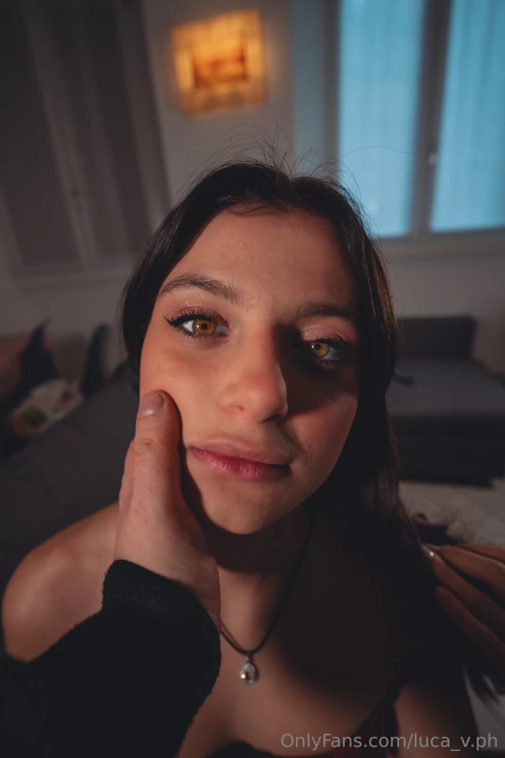 In questo set ad altissimo tasso erotico dea ti trascina in un gioco 