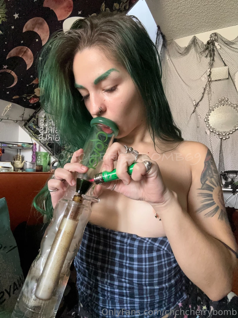 Would you with me full nude chchcherrybomb69 