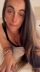 Quieres verme bien abierta de piernas y con el co ito bien gordo bien