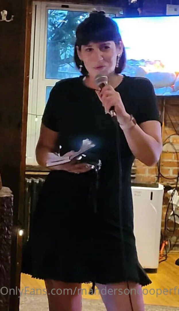 Just your fave internet girlfriend doing some comedy 