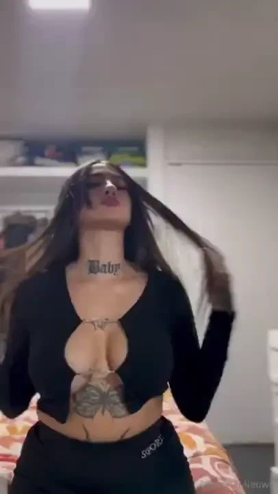 Aqui otro videito para ustedes pronto les traere contenido mamandola 