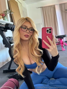 Too pretty to skip the gym wanna sweat it out with me