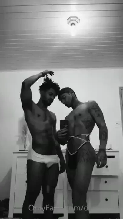 Do you want to see me fuck that big ass my friend oparanoiaviva 