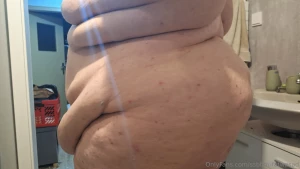 My last 10 kg really went onto my hip and butt it really grows a lot