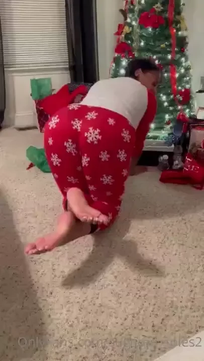 Sugar mama says merry christmas from her soles and ass 