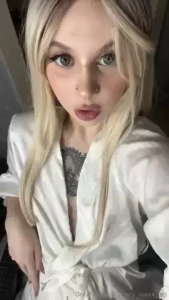 How tnbn my blonde femme fatale image i d like to be your mistress and